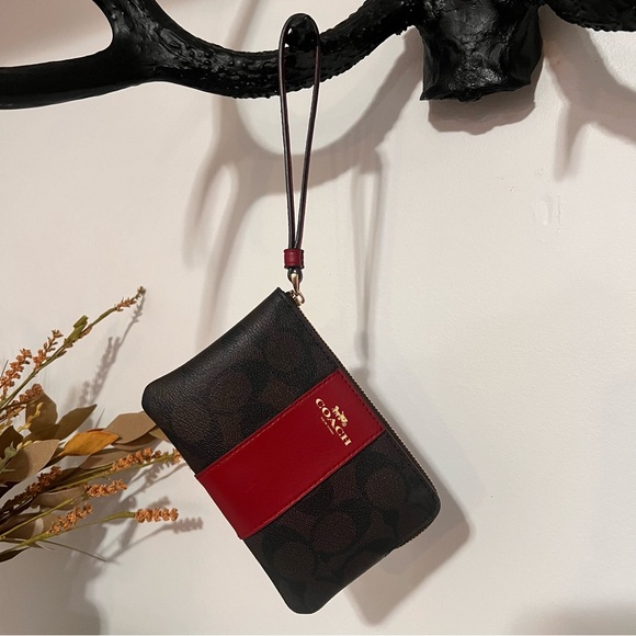 Coach Outlet Corner Zip Wristlet In Signature Canvas - Picture 1 of 6